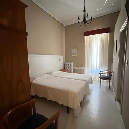 Ramona Hotel *